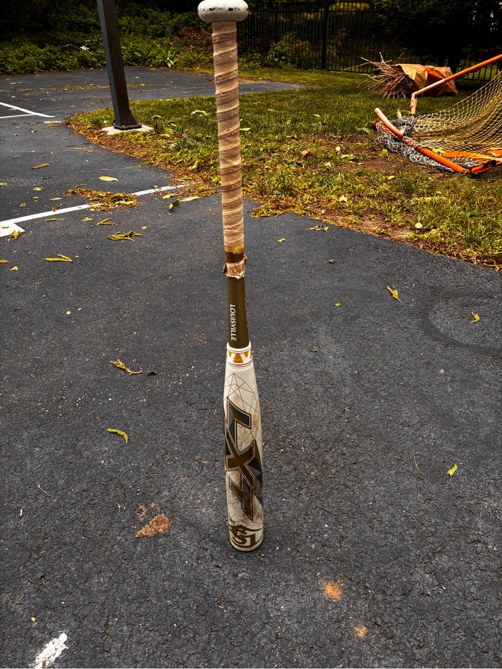 Louisville Slugger LXT Baseball Bat in White and Gold